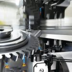 Solusi Wire EDM untuk Pemesinan Suku Cadang Dirgantara | Industri Manufaktur